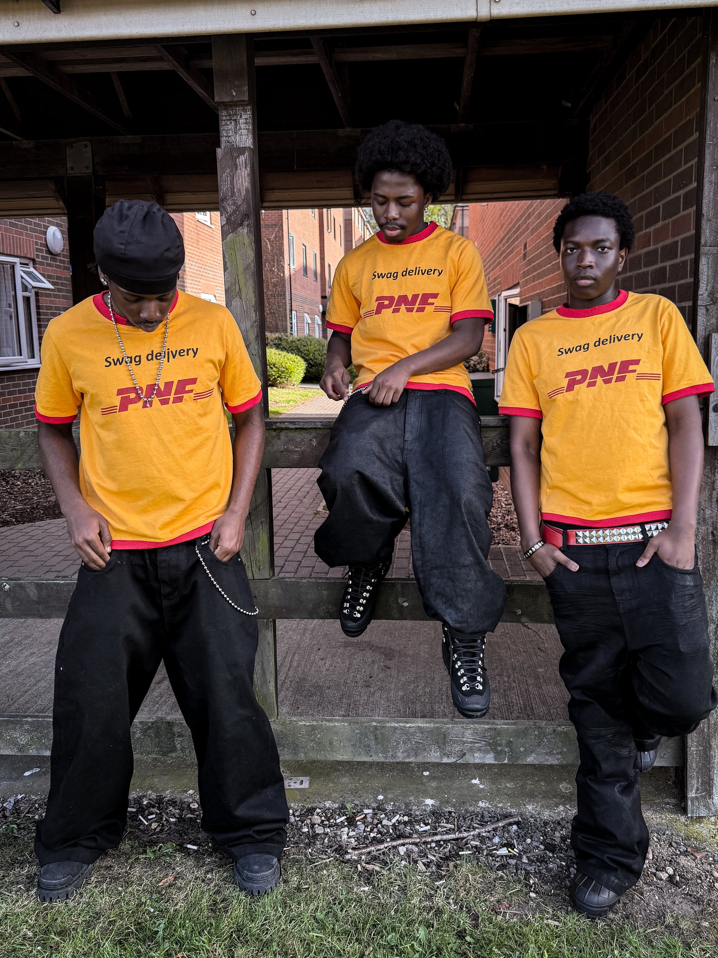 $WAG COURIER TEE